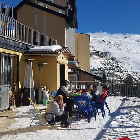 Sierra Nevada Hostel * Сьєрра-Невада